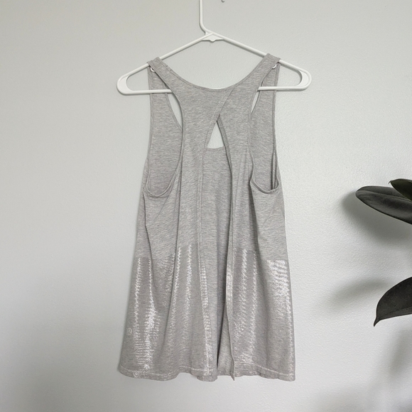 Lululemon All Tied Up Tank Scoop in Heathered Light Grey Size 8 - Picture 2 of 5